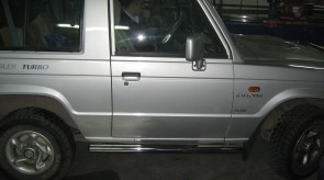 GALLOPER_SIDE_STEP_WITH_PLASTIC.JPG